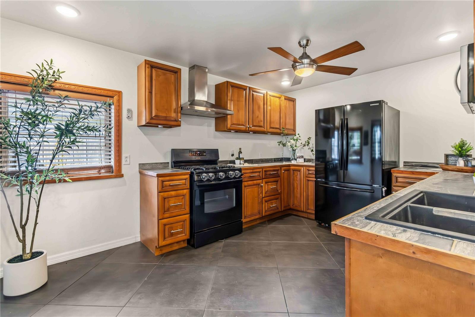 Image 9 of 32 For 1636 Grandview Way