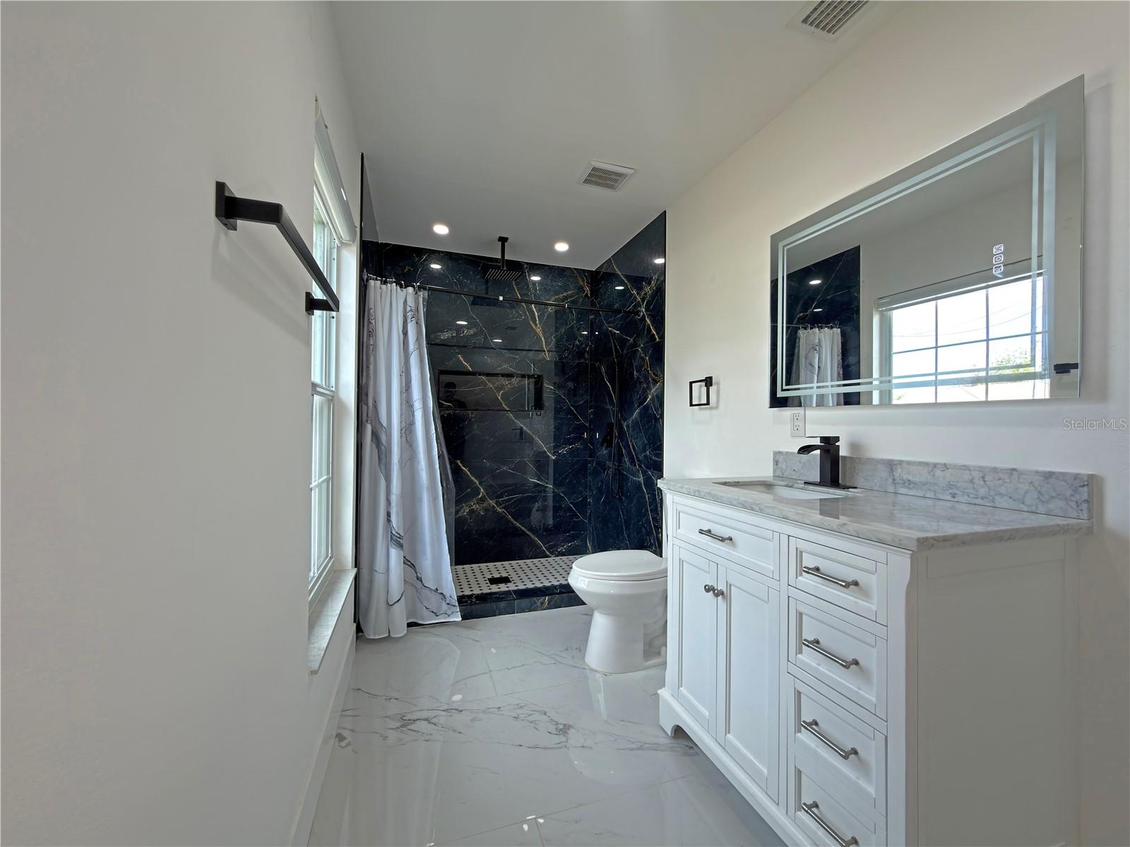 Image 20 of 43 For 1384 Valhalla Street