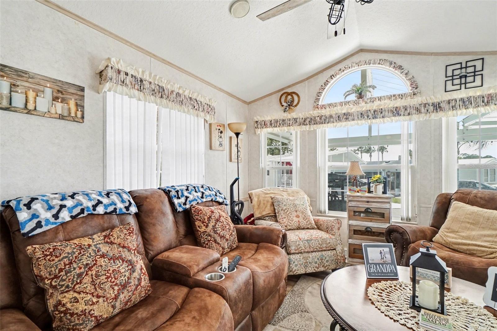 Image 12 of 26 For 9000 Us Highway 192 529