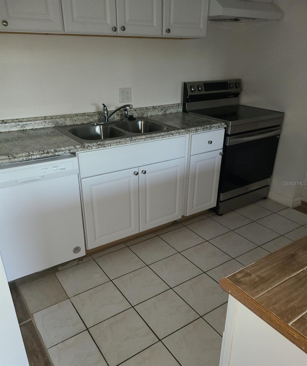 Image 20 of 22 For 4925 Sanoma Vlg  C