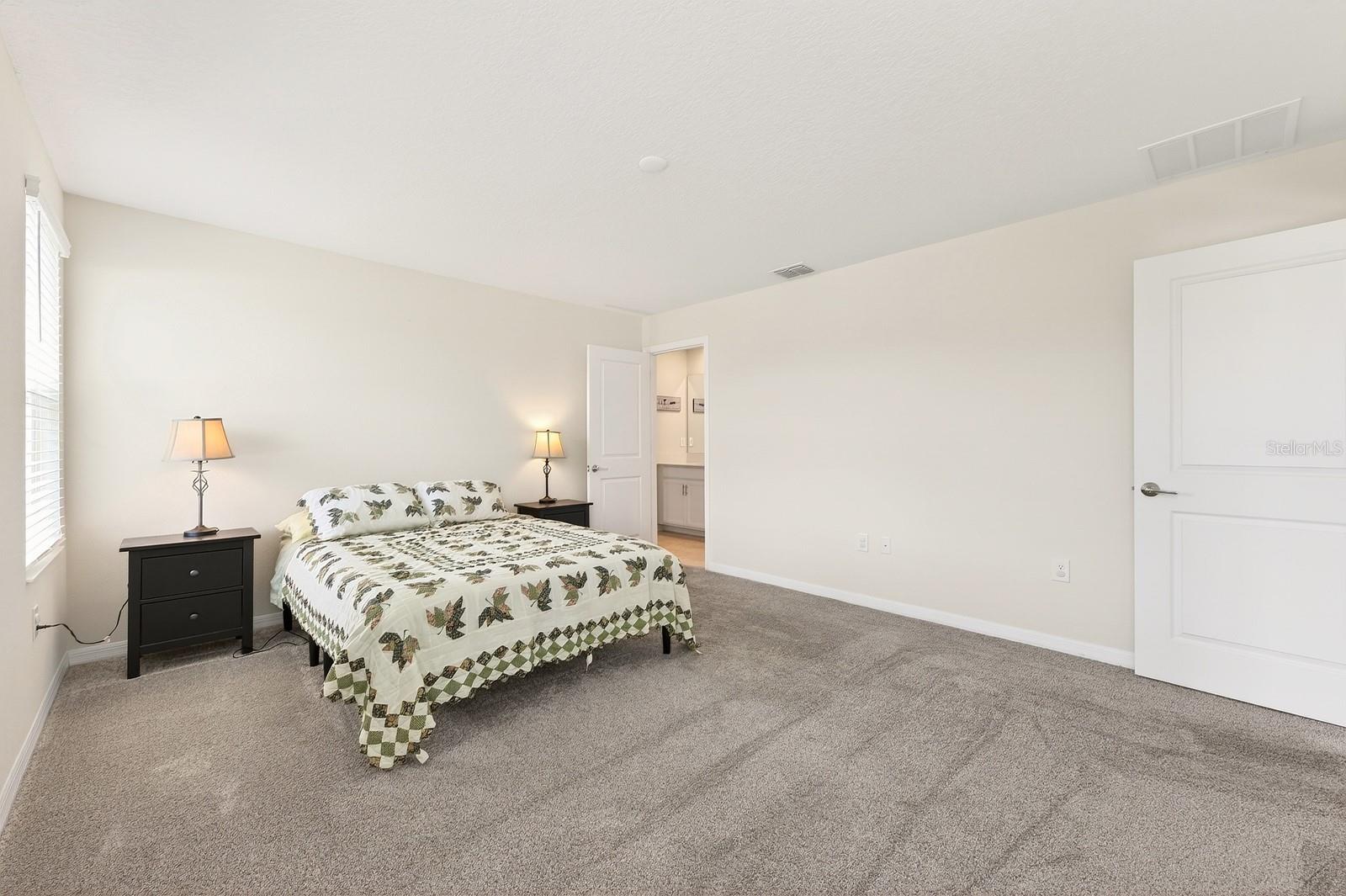 Listing photo id 12 for 5347 Travertine Street