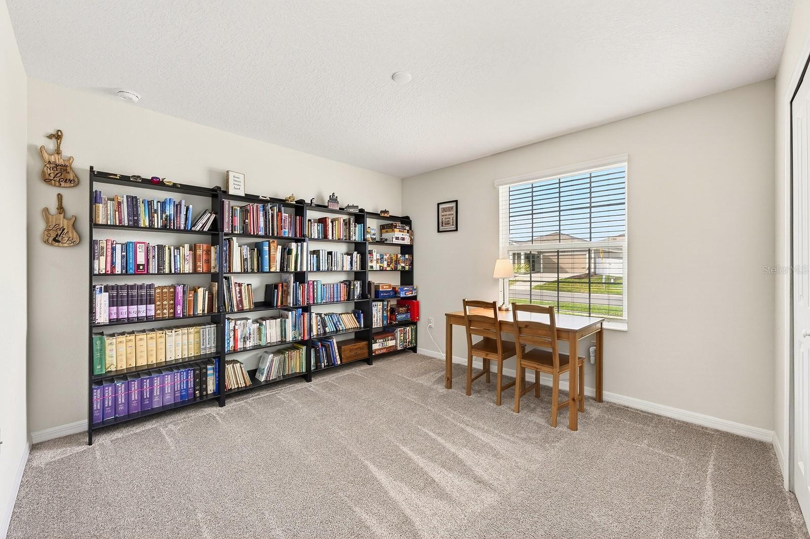 Listing photo id 15 for 5347 Travertine Street