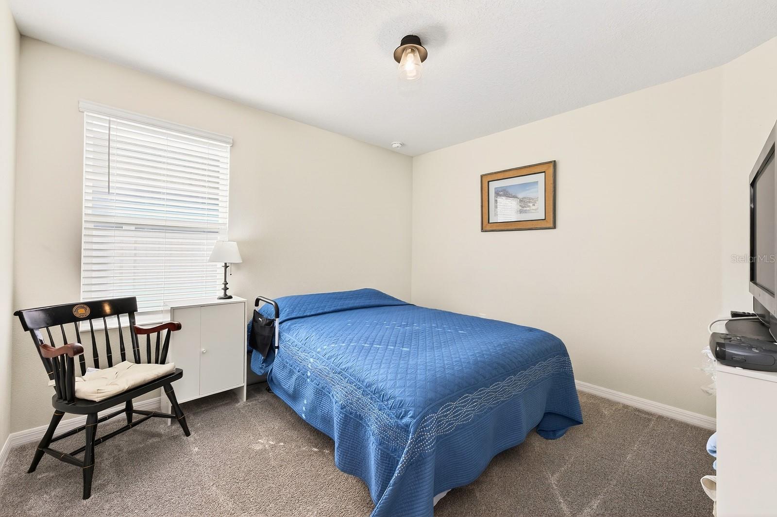 Listing photo id 17 for 5347 Travertine Street