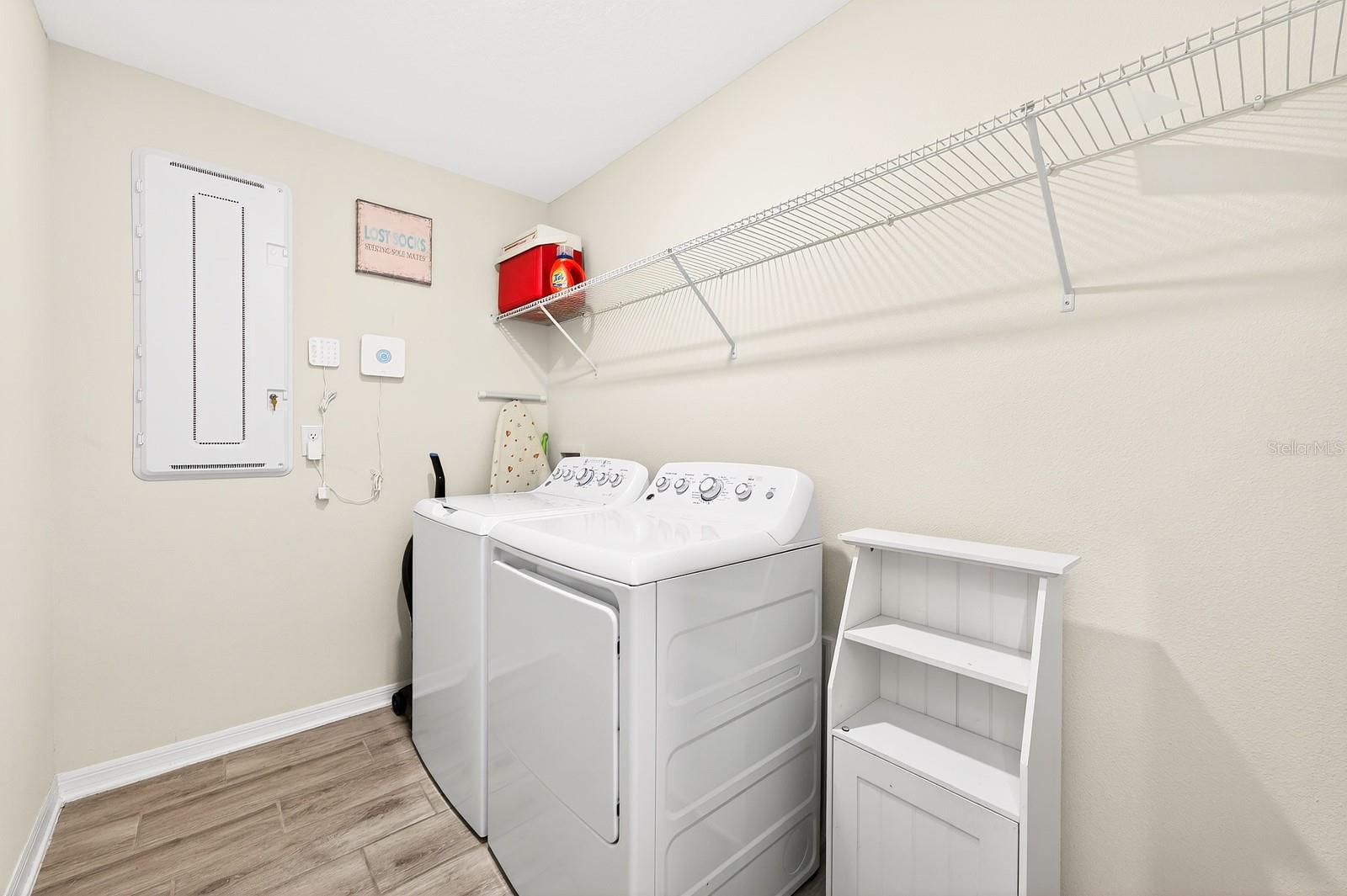 Listing photo id 19 for 5347 Travertine Street