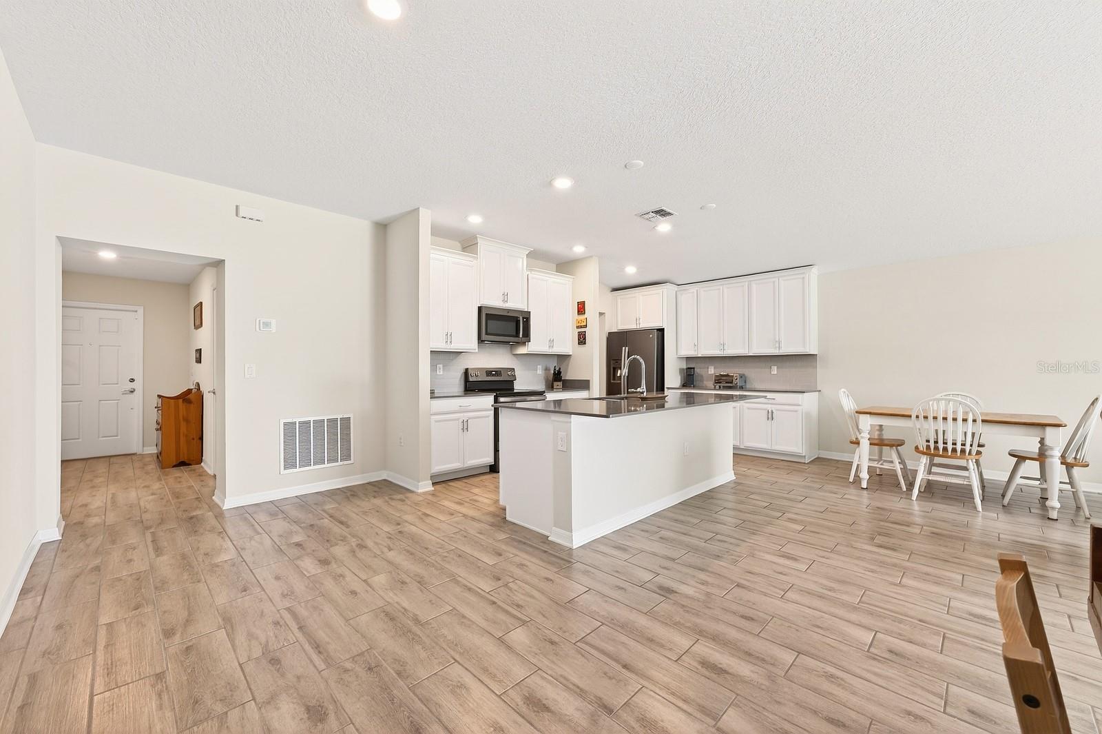 Listing photo id 1 for 5347 Travertine Street