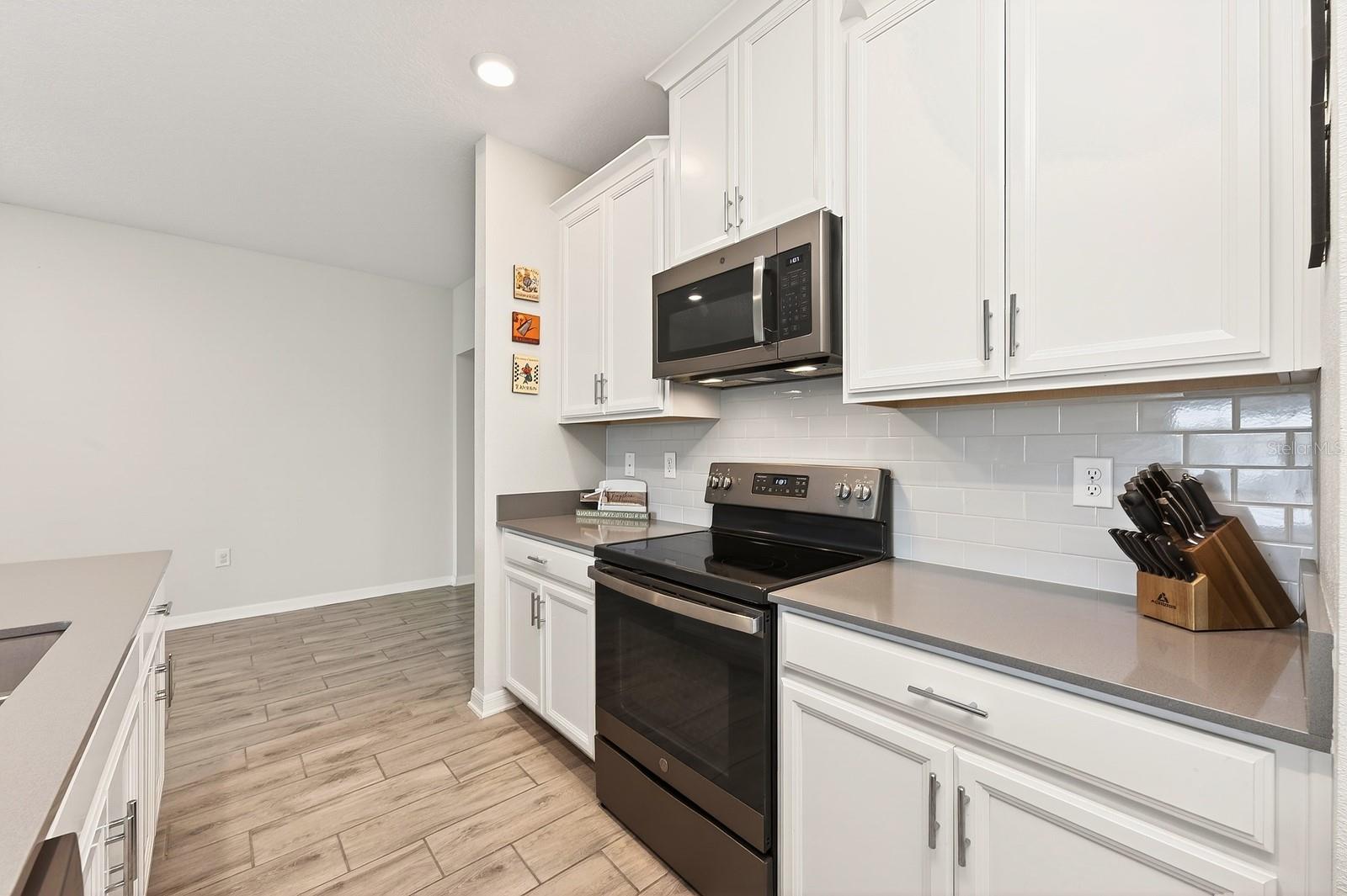 Listing photo id 5 for 5347 Travertine Street