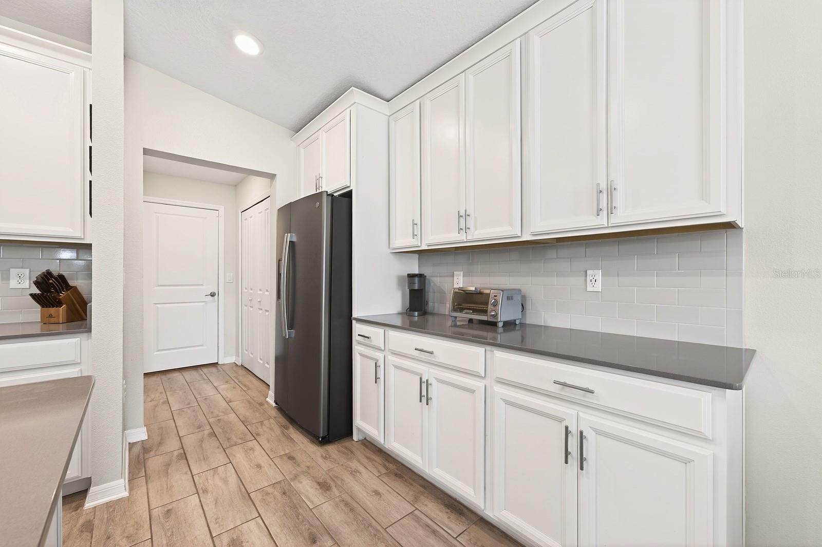 Listing photo id 6 for 5347 Travertine Street