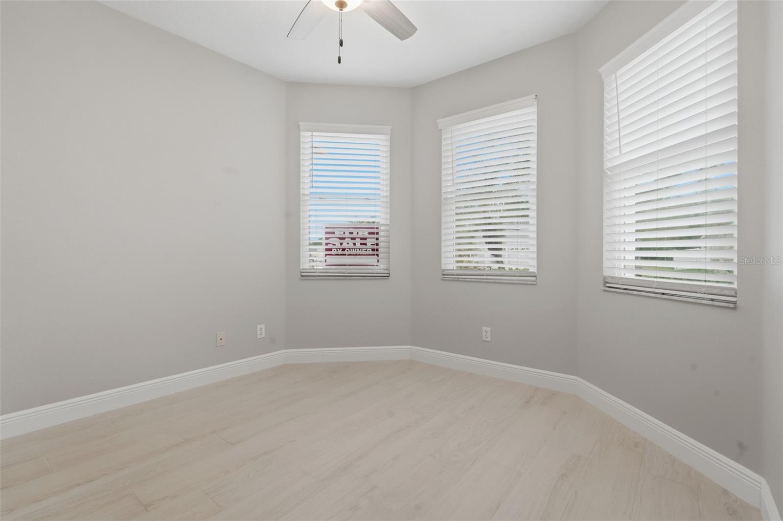 Image 16 of 44 For 2446 Strandhill Street