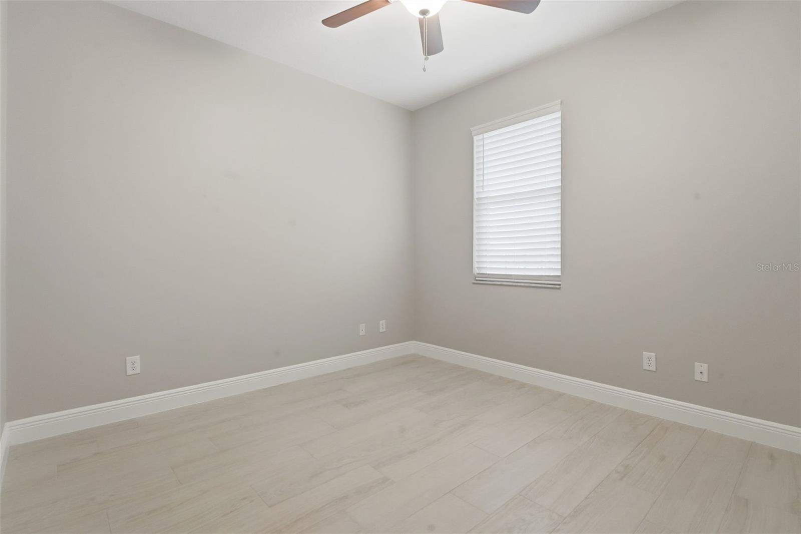 Image 19 of 44 For 2446 Strandhill Street