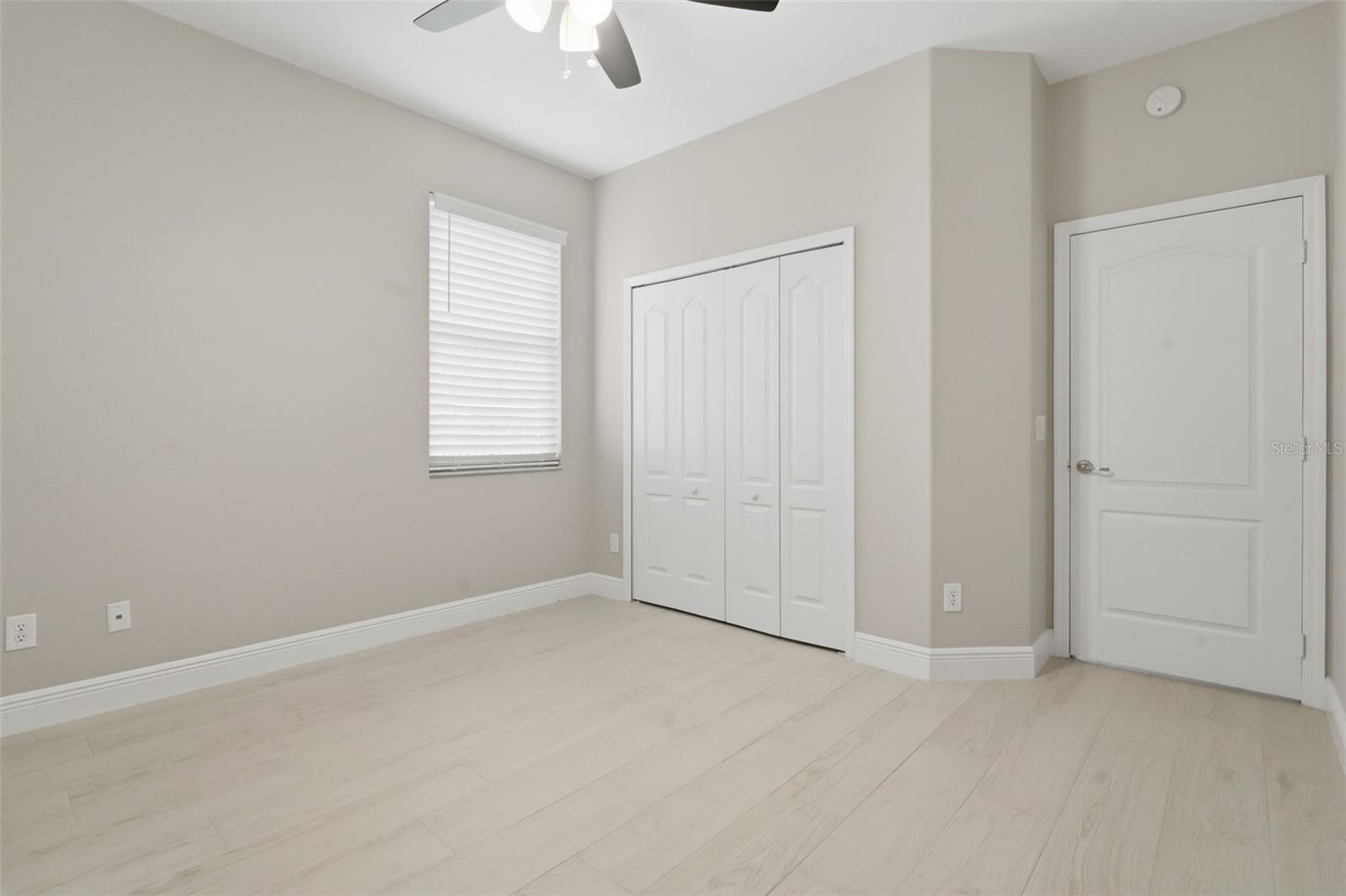 Image 23 of 44 For 2446 Strandhill Street