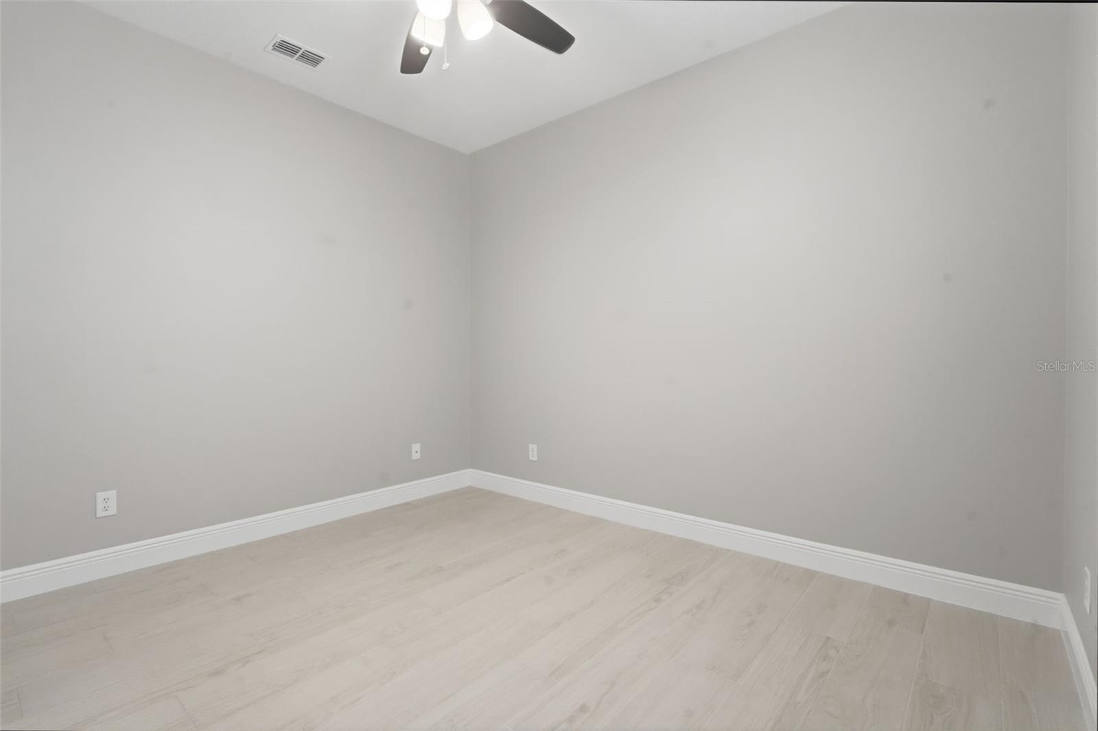 Image 24 of 44 For 2446 Strandhill Street