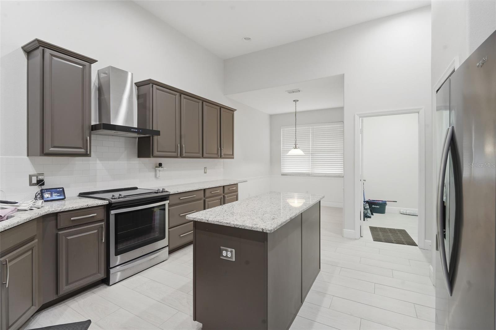 Image 8 of 44 For 2446 Strandhill Street