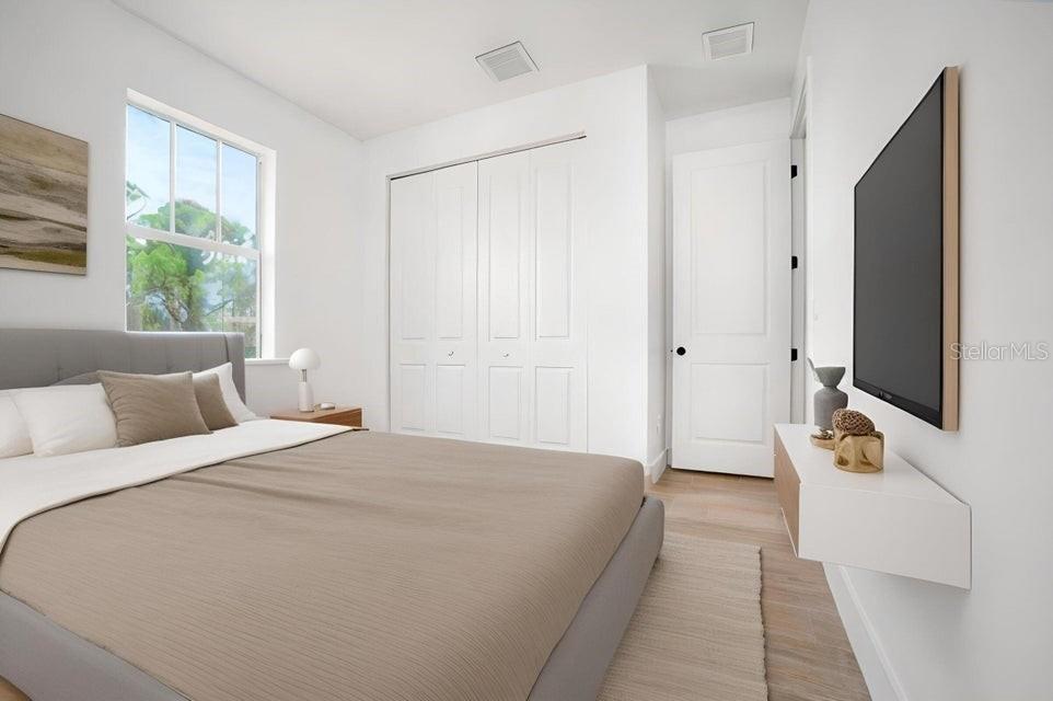 Image 11 of 27 For 15633 Lakeland Circle