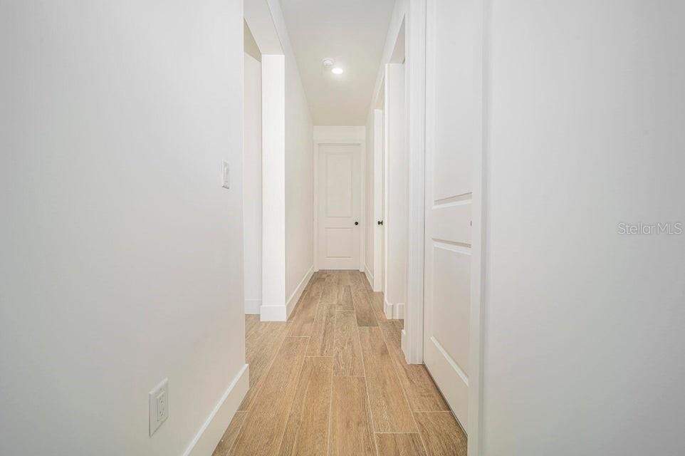 Image 13 of 27 For 15633 Lakeland Circle