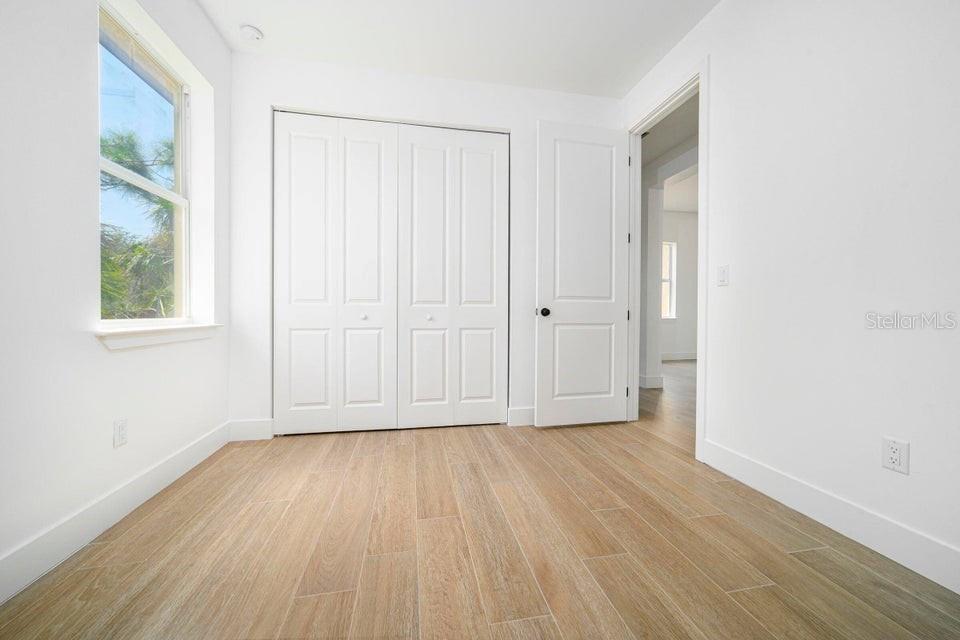 Image 18 of 27 For 15633 Lakeland Circle