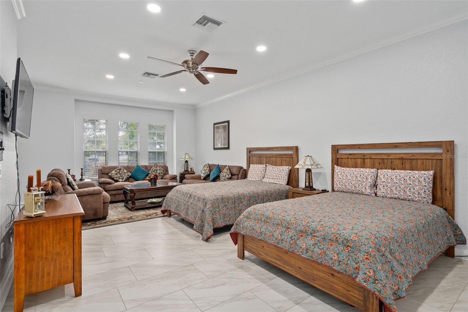 Image 22 of 64 For 9057 Balmoral Mews Square