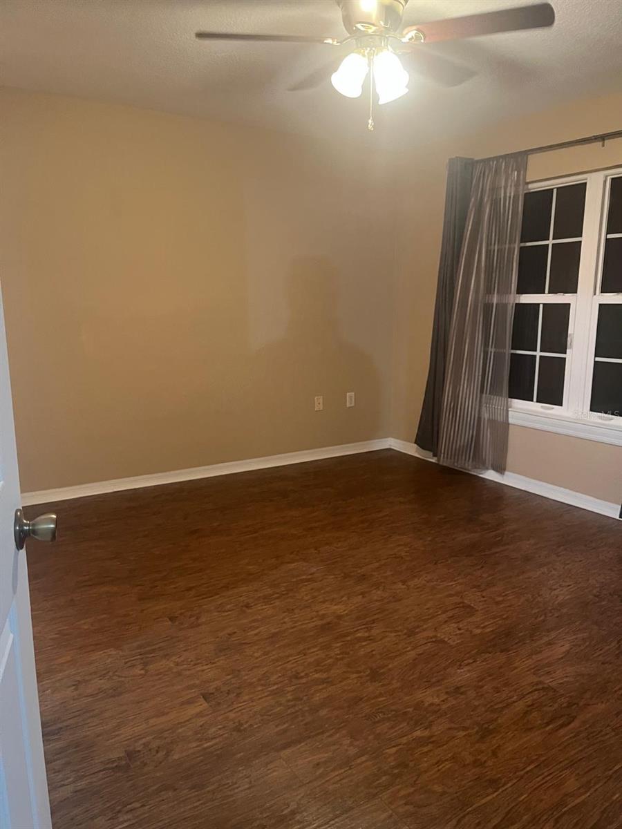 Image 10 of 12 For 5475 Vineland Road 8212