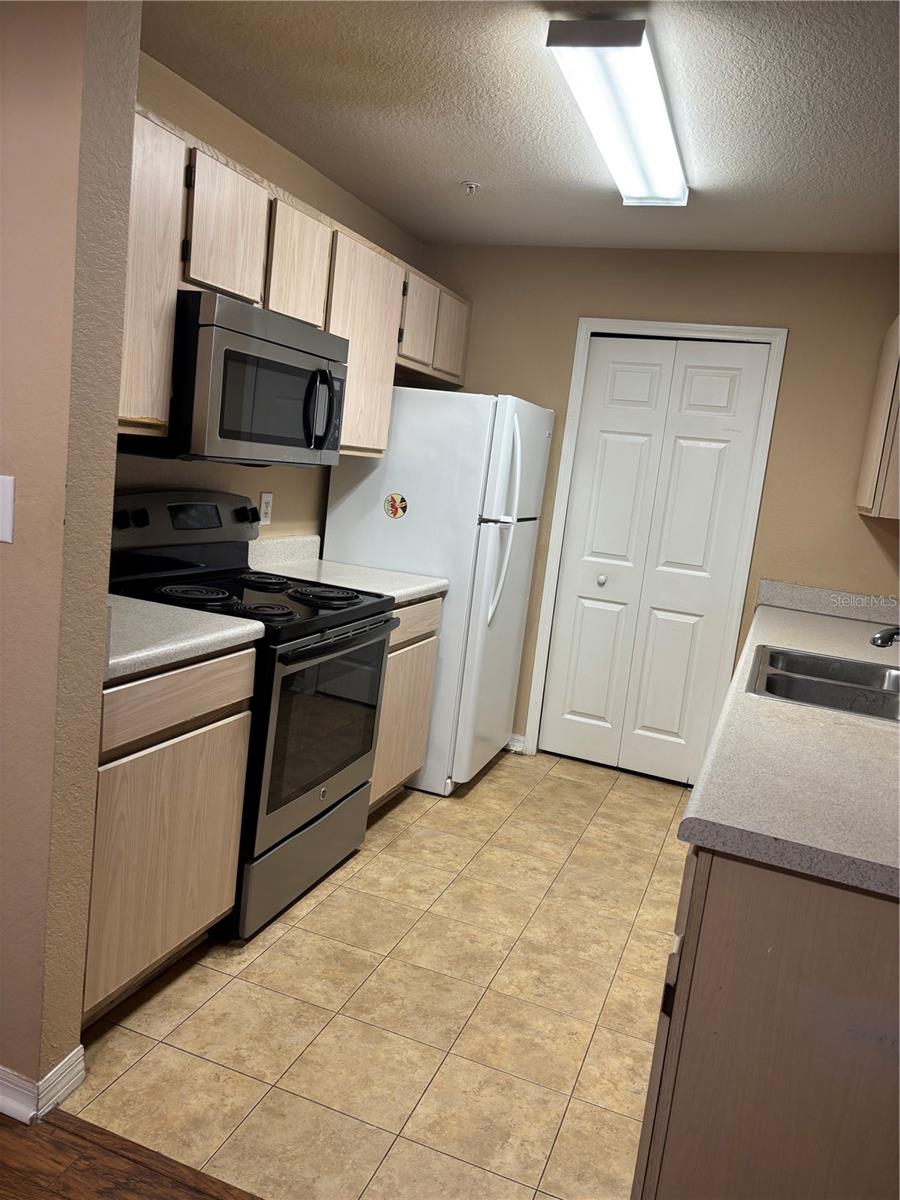 Image 5 of 12 For 5475 Vineland Road 8212