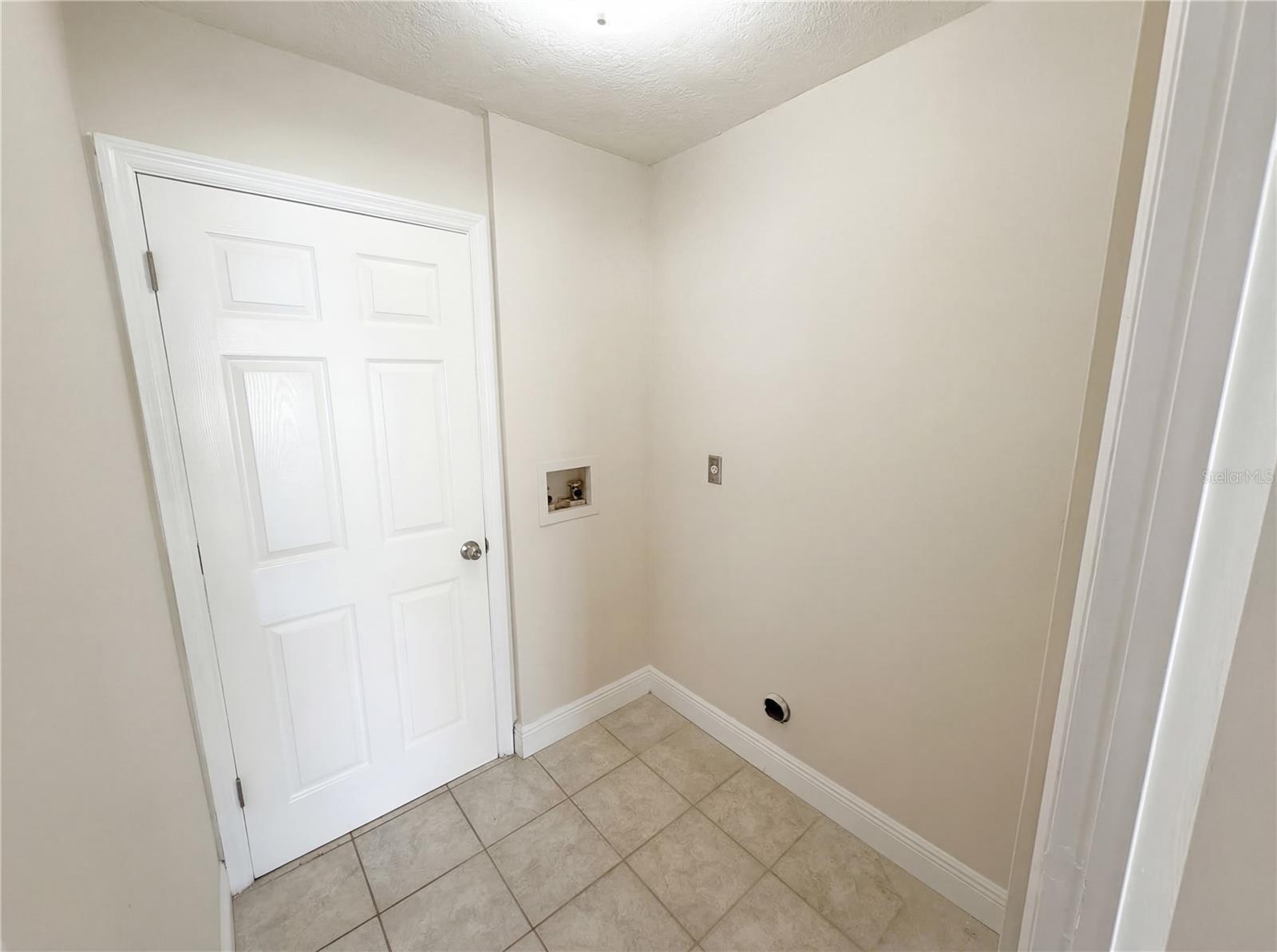 Image 17 of 32 For 1729 Elmstead Court