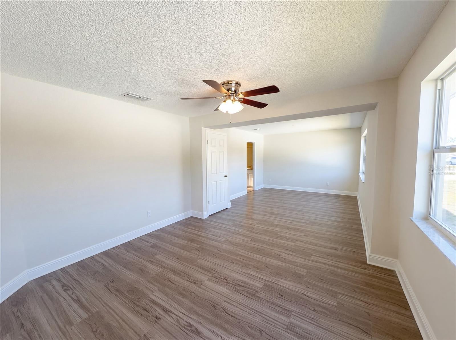 Image 4 of 32 For 1729 Elmstead Court