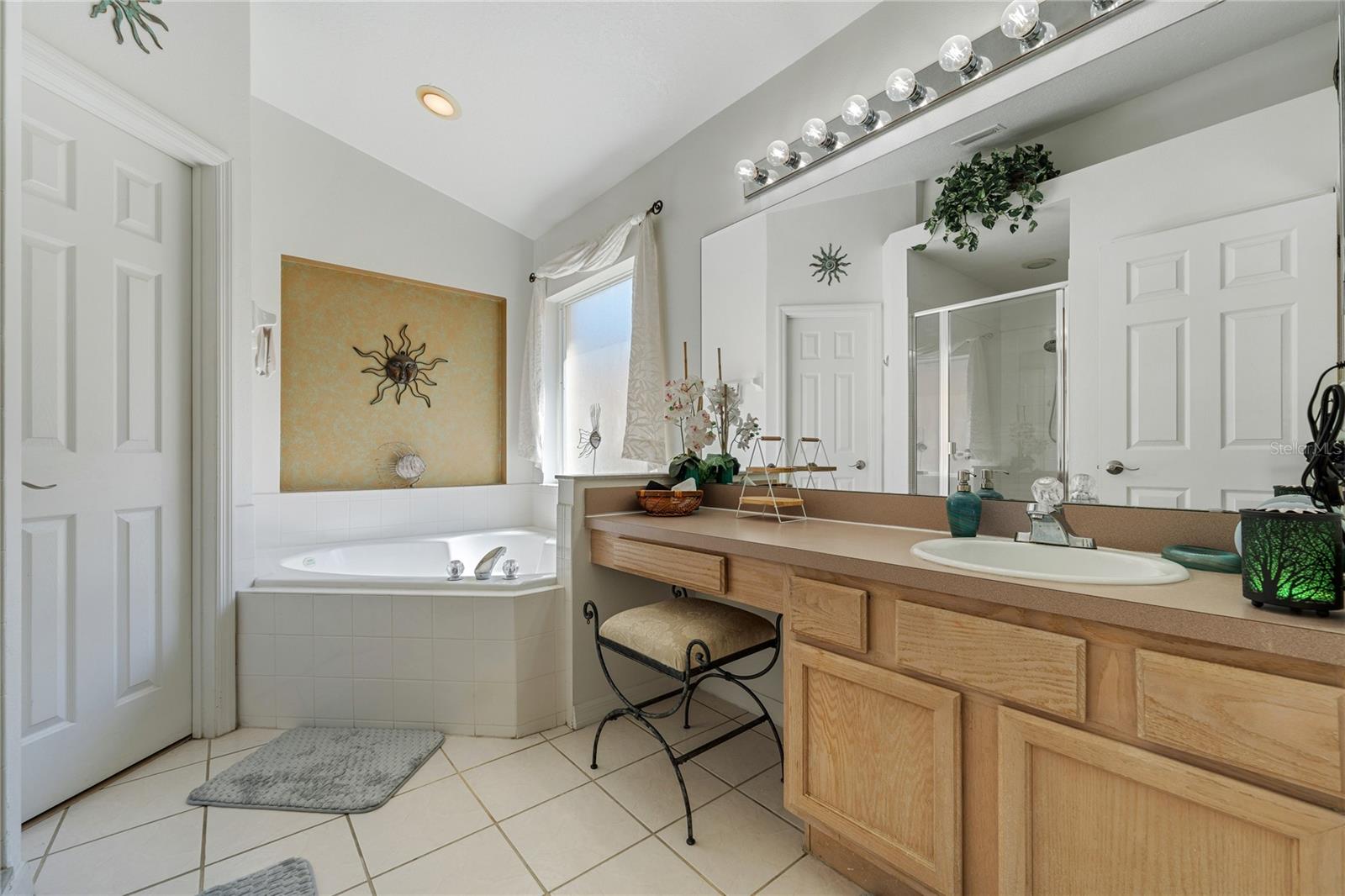 Image 12 of 27 For 1045 Lake Berkley Drive E