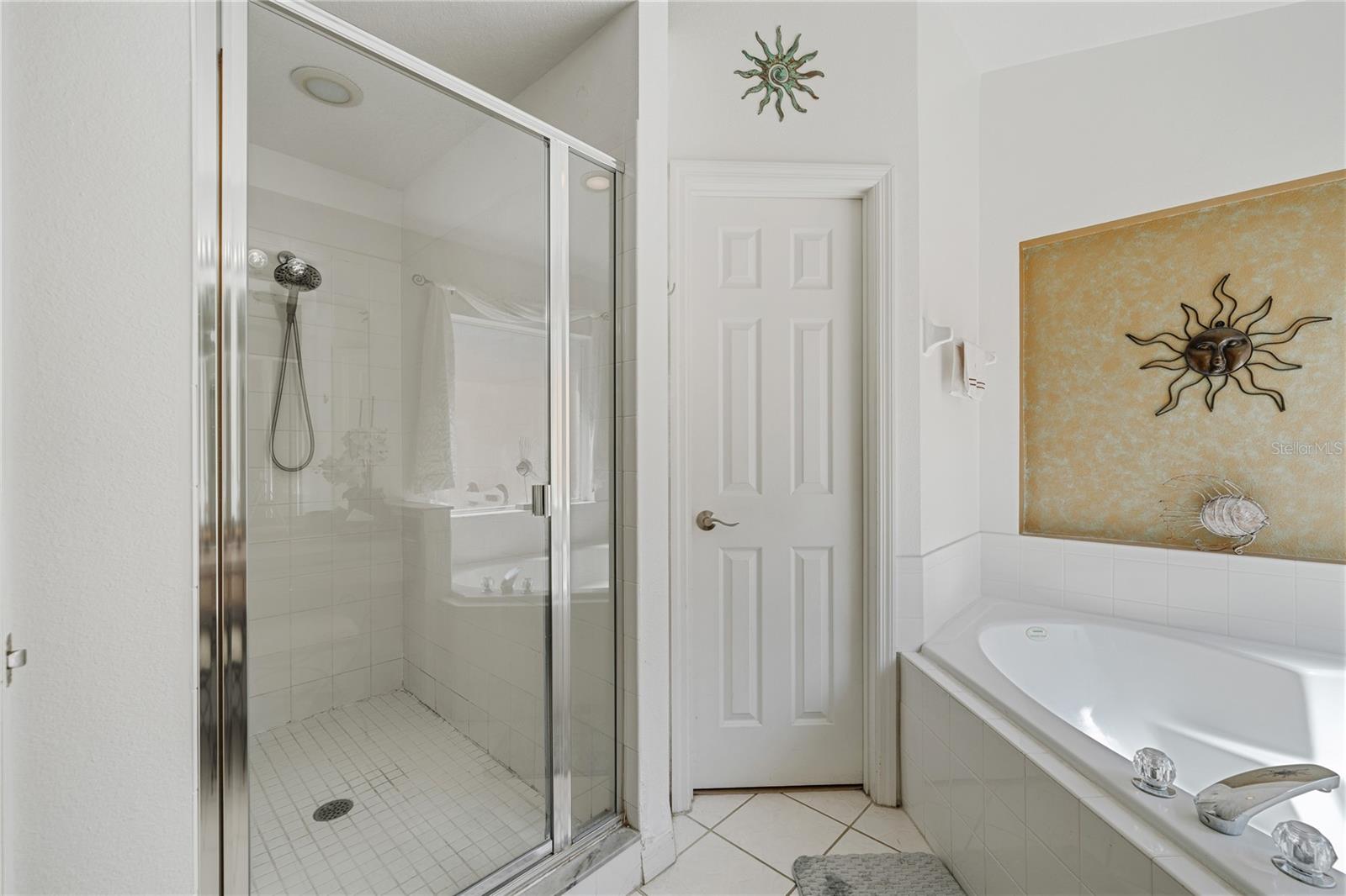 Image 13 of 27 For 1045 Lake Berkley Drive E