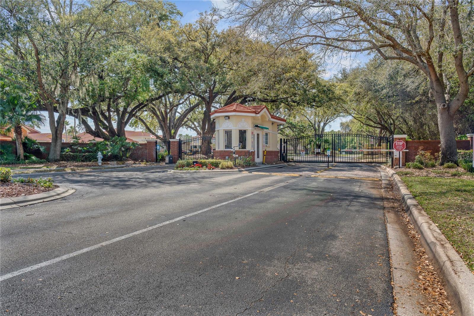 Image 20 of 27 For 1045 Lake Berkley Drive E