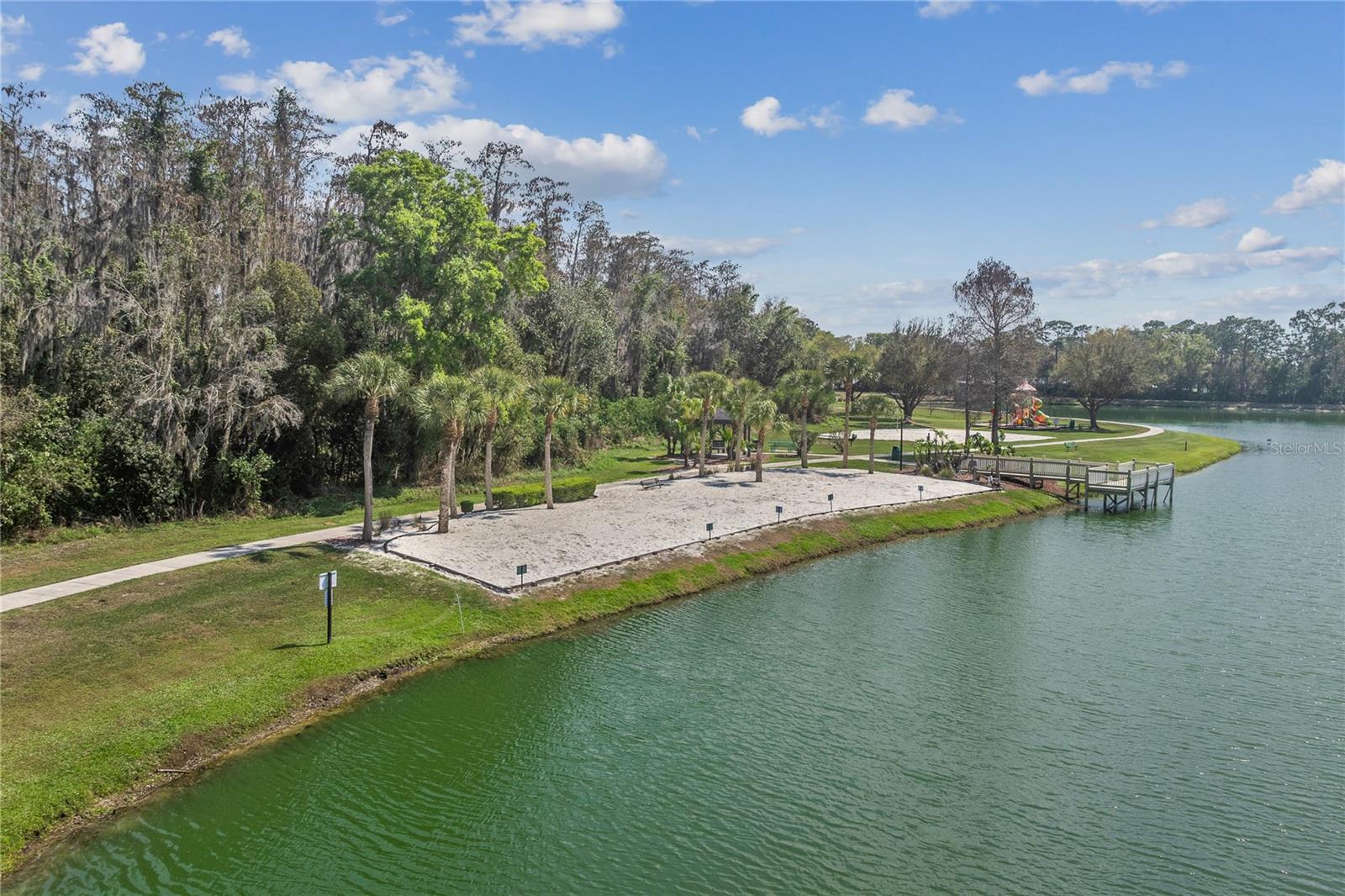 Image 22 of 27 For 1045 Lake Berkley Drive E