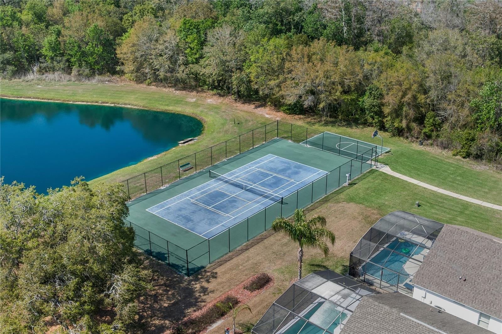 Image 24 of 27 For 1045 Lake Berkley Drive E