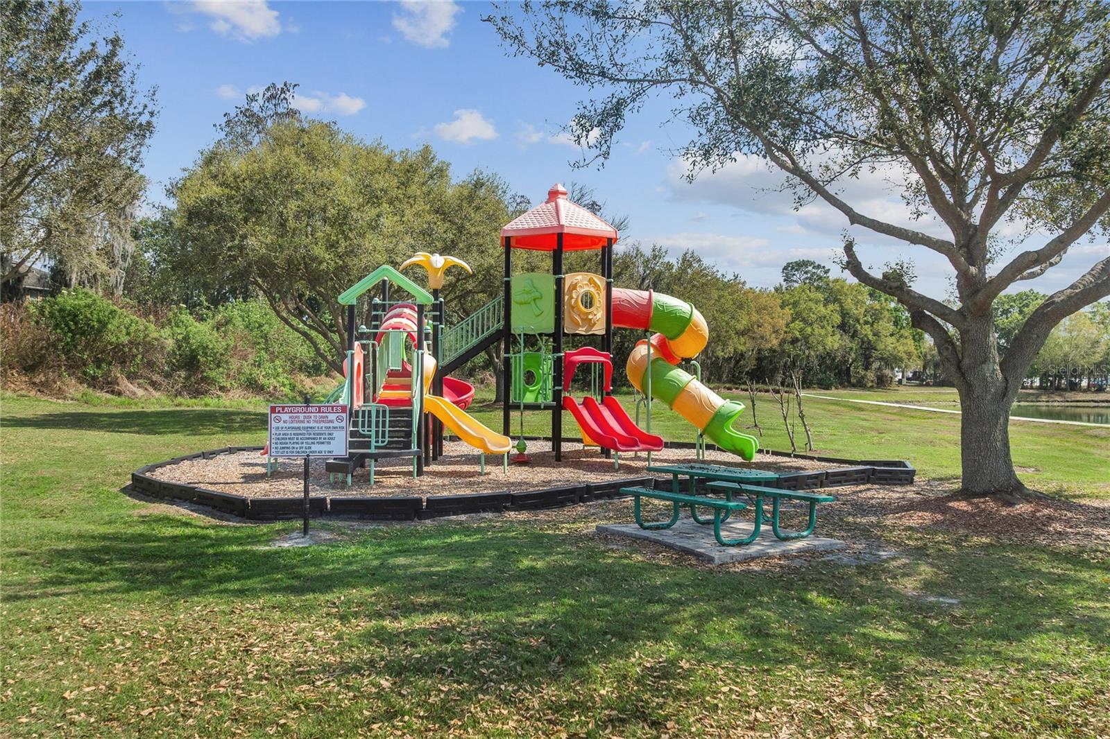 Image 25 of 27 For 1045 Lake Berkley Drive E