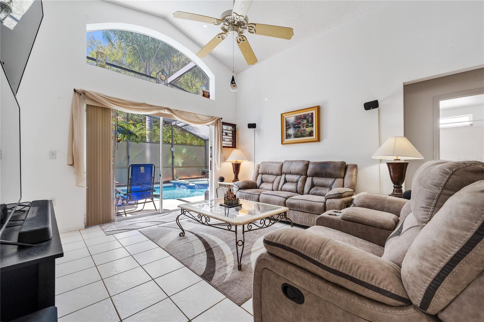 Image 5 of 27 For 1045 Lake Berkley Drive E