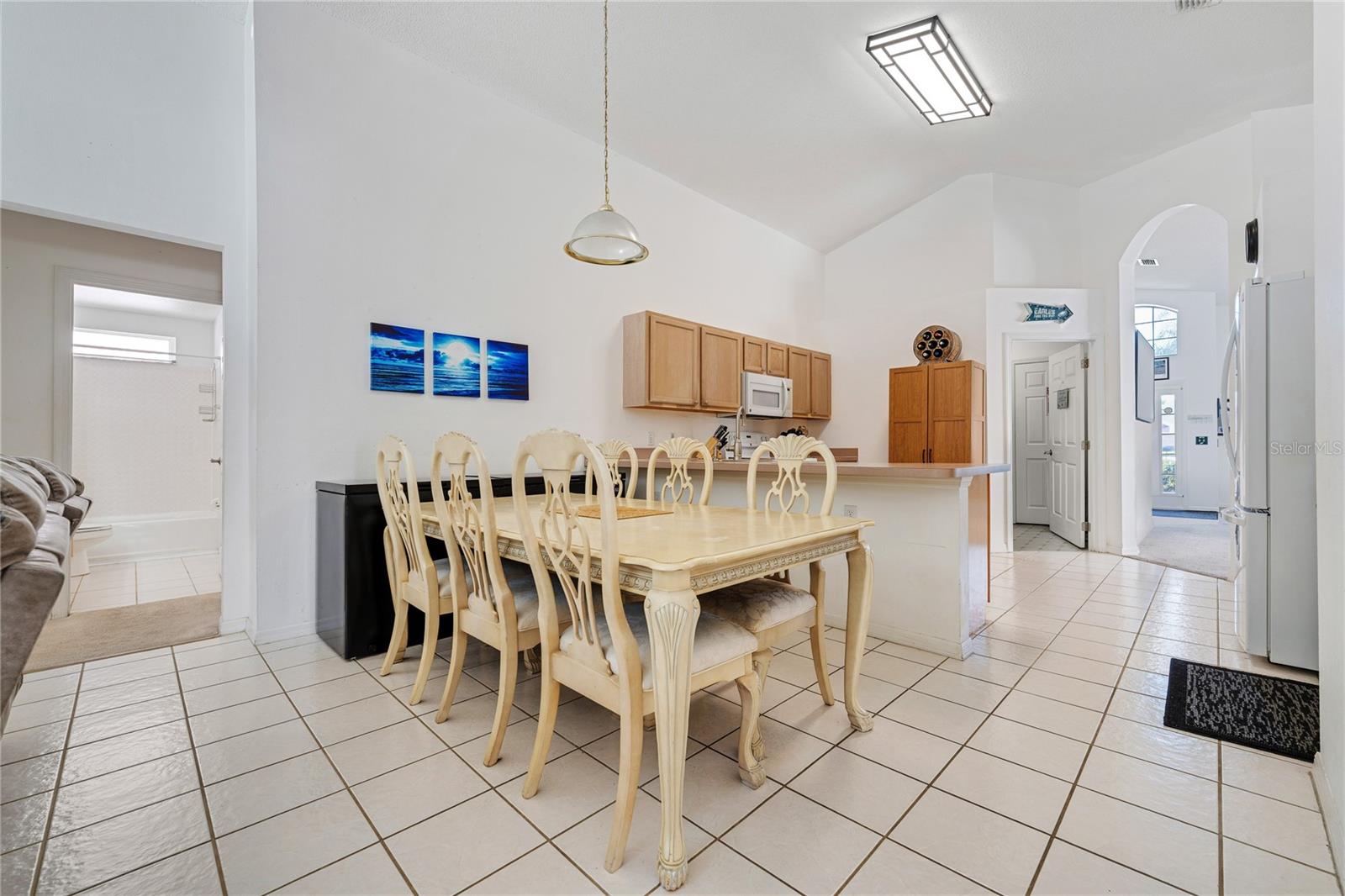 Image 7 of 27 For 1045 Lake Berkley Drive E