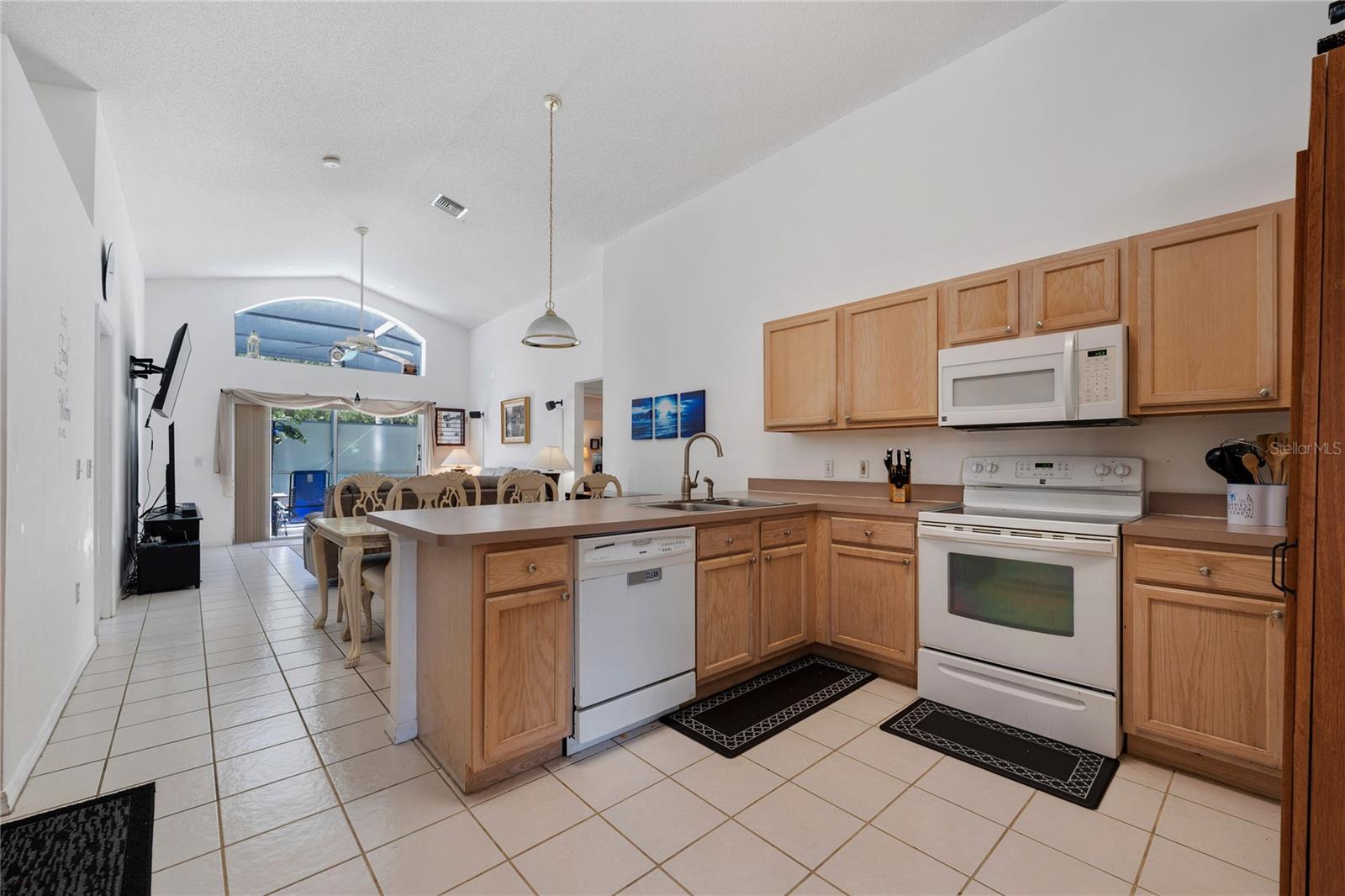 Image 8 of 27 For 1045 Lake Berkley Drive E