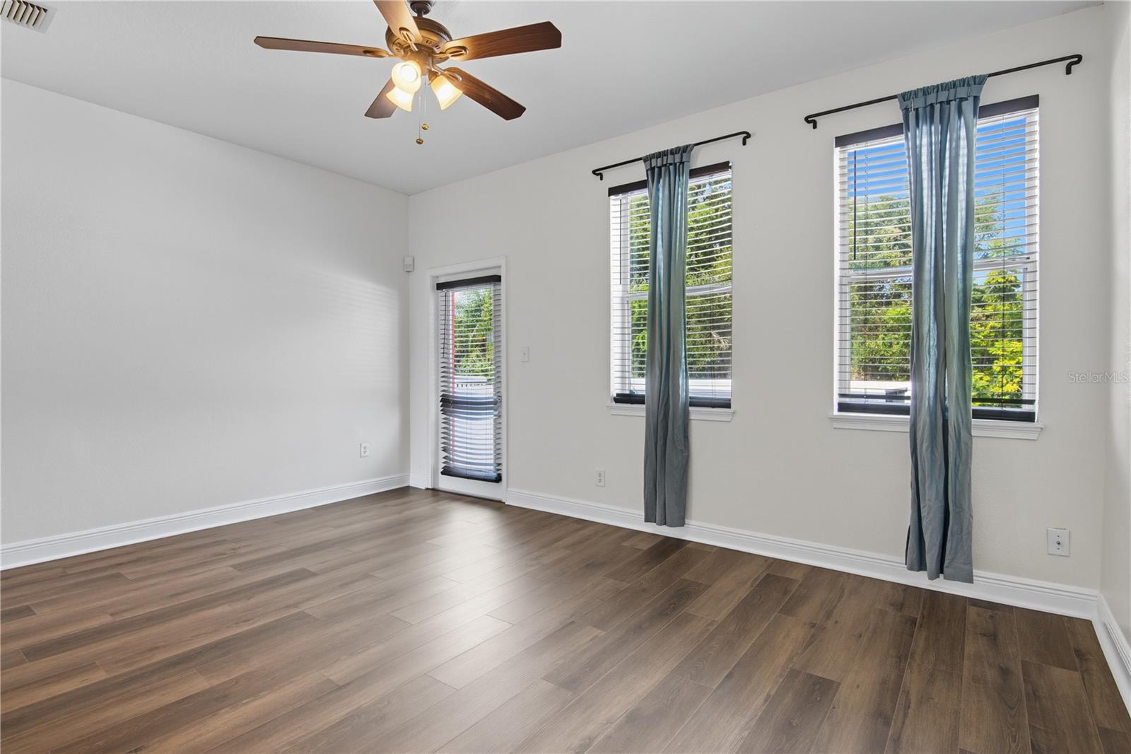 Image 11 of 43 For 130 Bumby Avenue 5