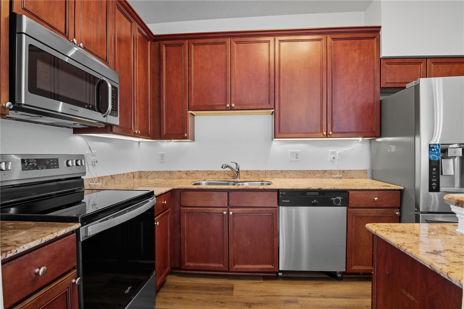 Image 18 of 43 For 130 Bumby Avenue 5