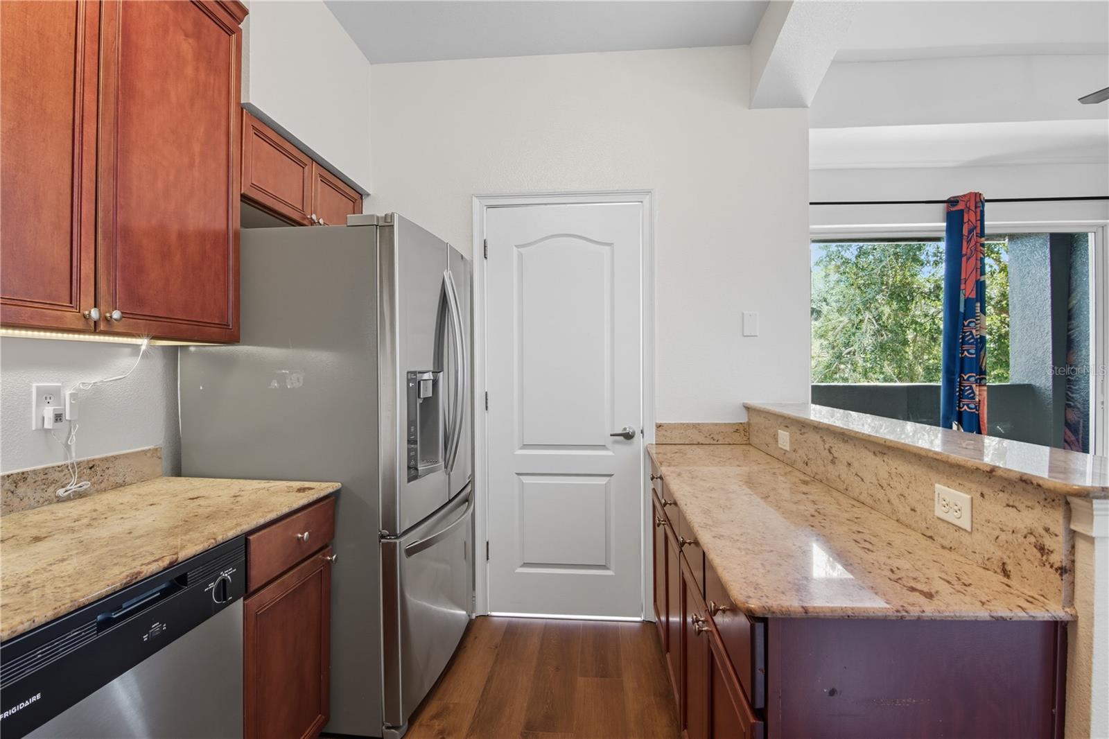 Image 20 of 43 For 130 Bumby Avenue 5