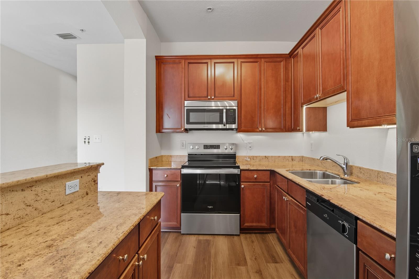 Image 22 of 43 For 130 Bumby Avenue 5