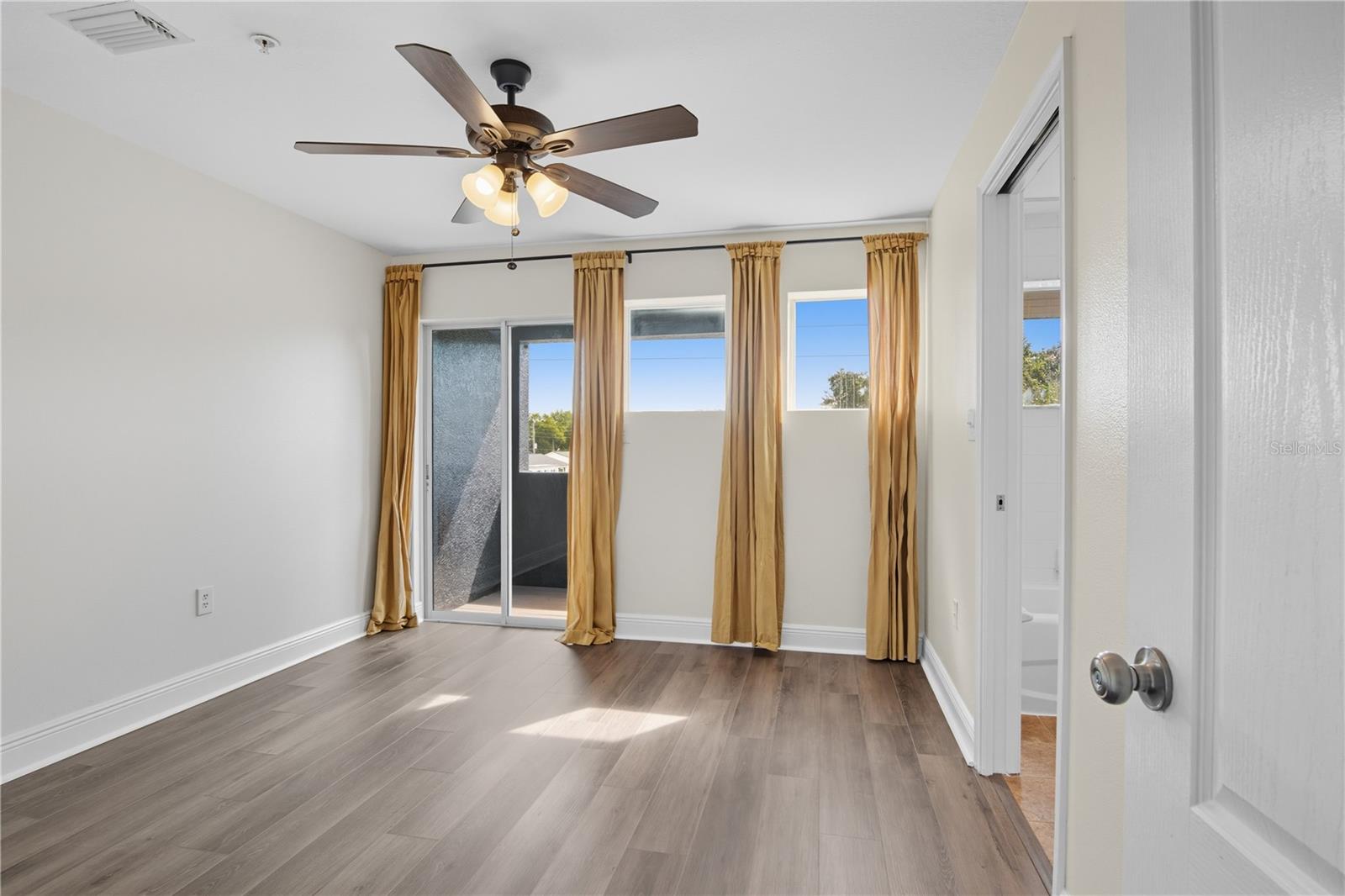 Image 29 of 43 For 130 Bumby Avenue 5