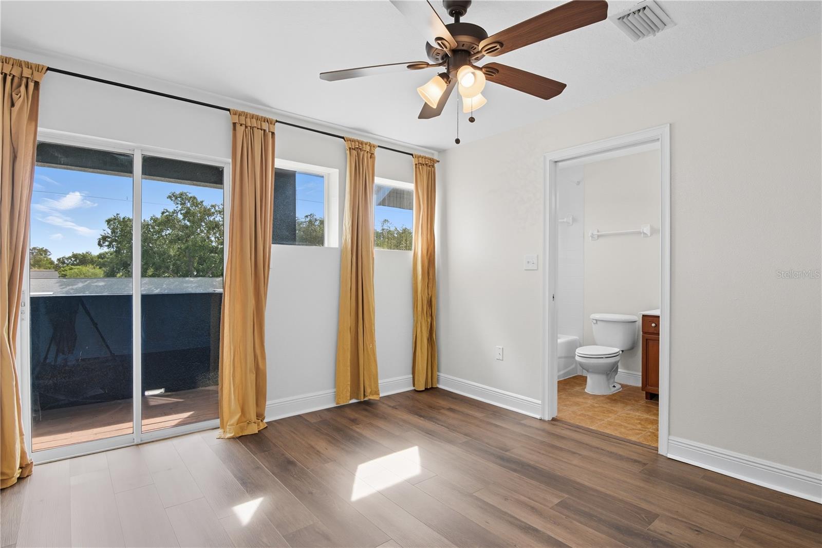 Image 30 of 43 For 130 Bumby Avenue 5