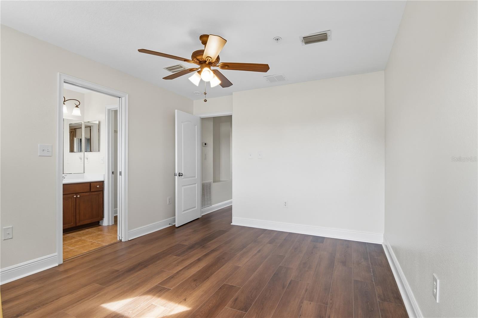 Image 36 of 43 For 130 Bumby Avenue 5