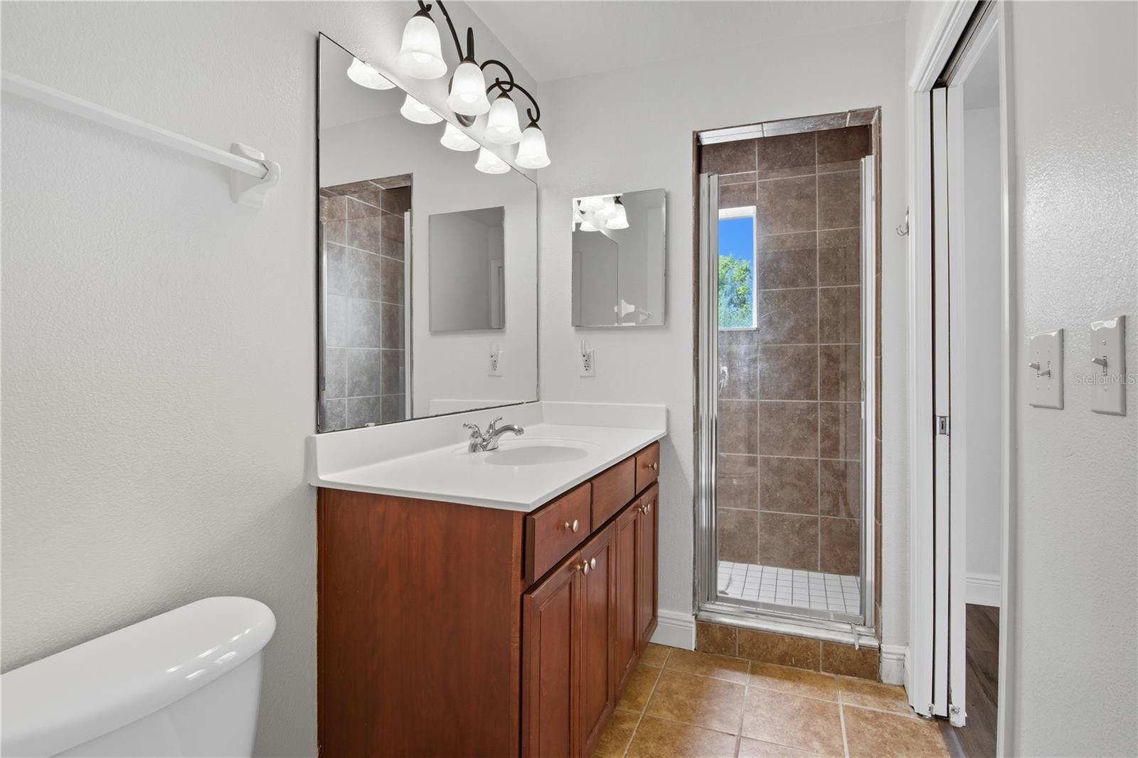 Image 41 of 43 For 130 Bumby Avenue 5