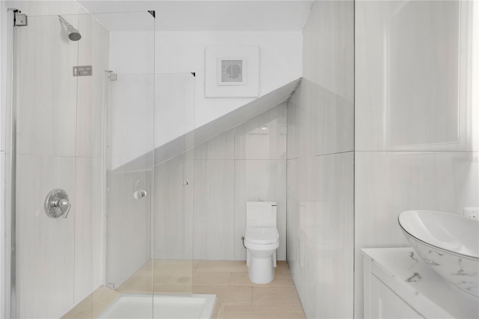 Image 10 of 29 For 207 Oleander Avenue