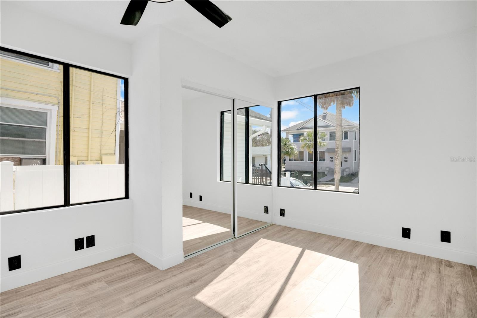 Image 11 of 29 For 207 Oleander Avenue