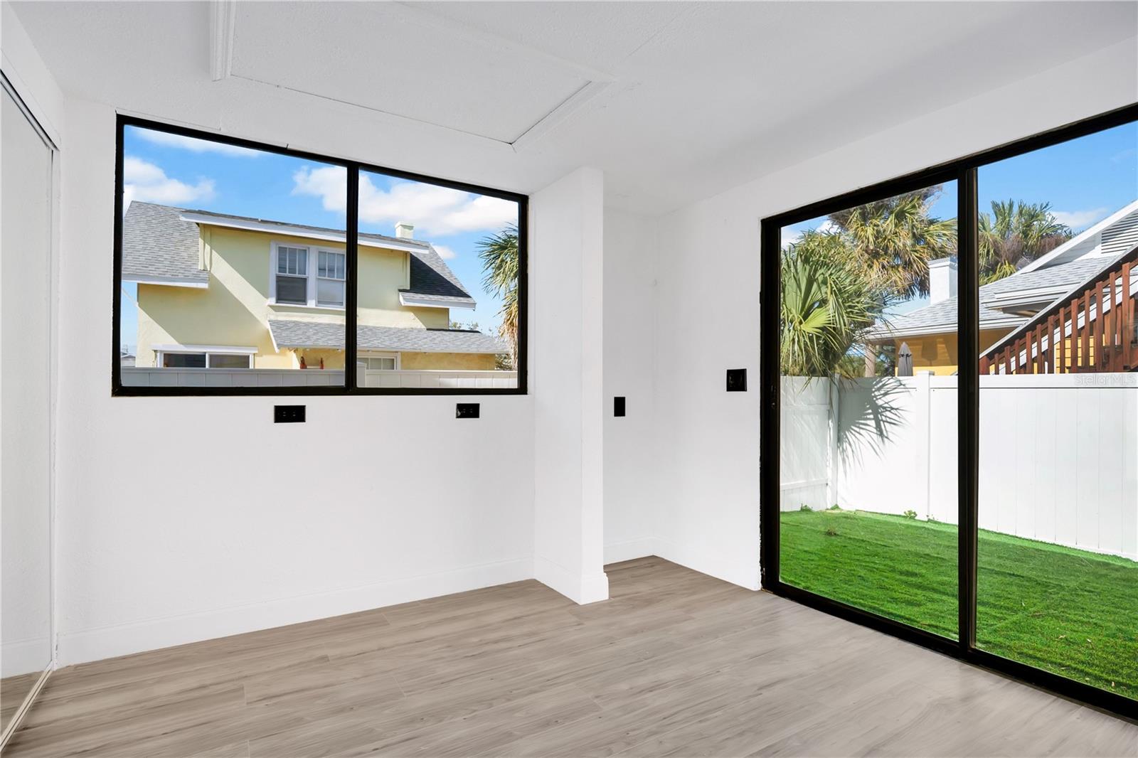 Image 13 of 29 For 207 Oleander Avenue