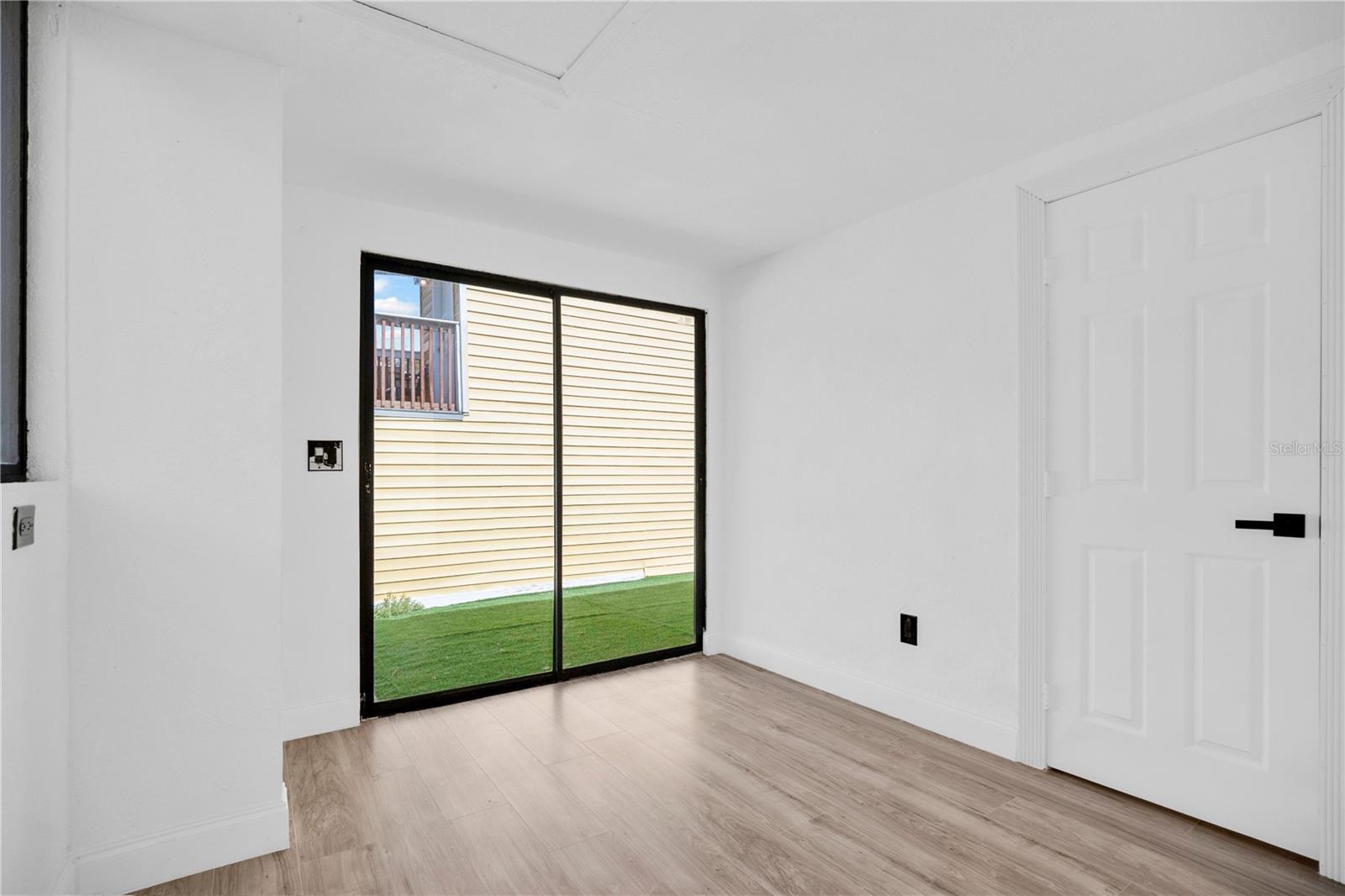 Image 14 of 29 For 207 Oleander Avenue