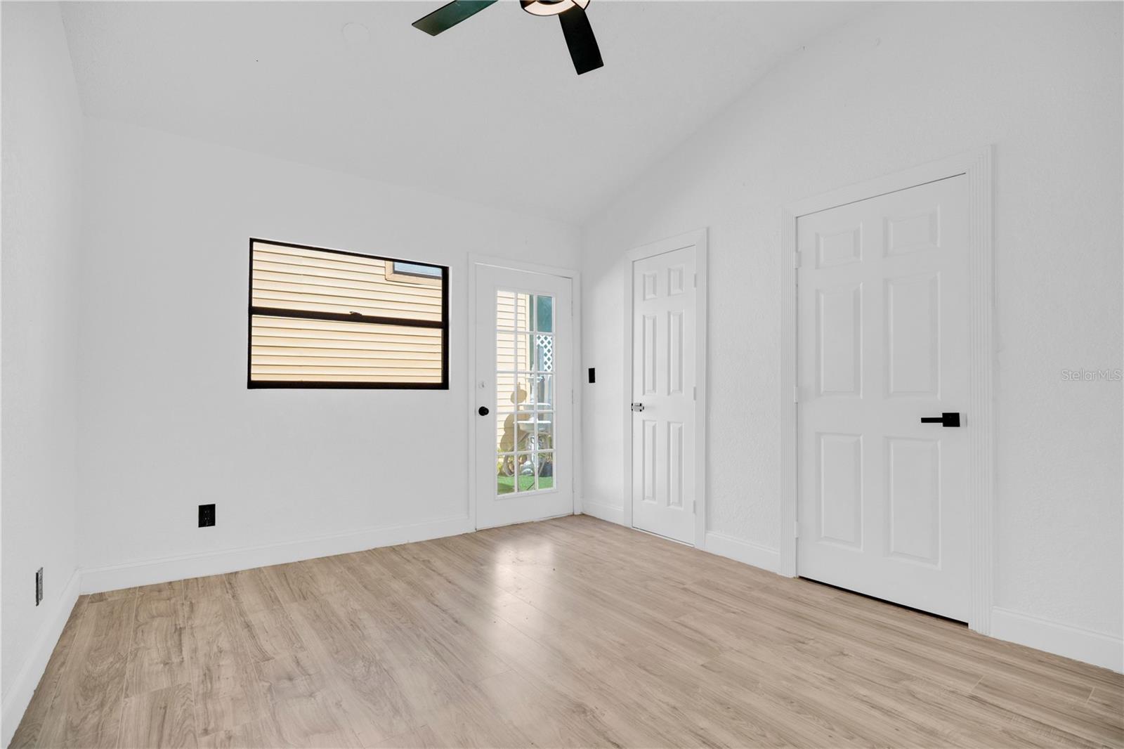 Image 15 of 29 For 207 Oleander Avenue