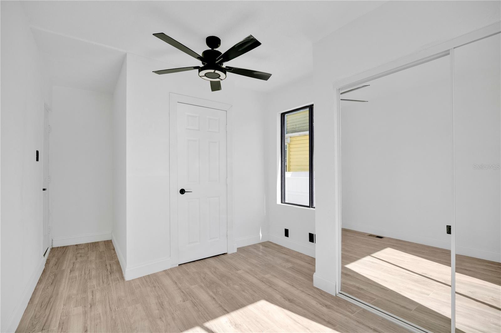 Image 16 of 29 For 207 Oleander Avenue