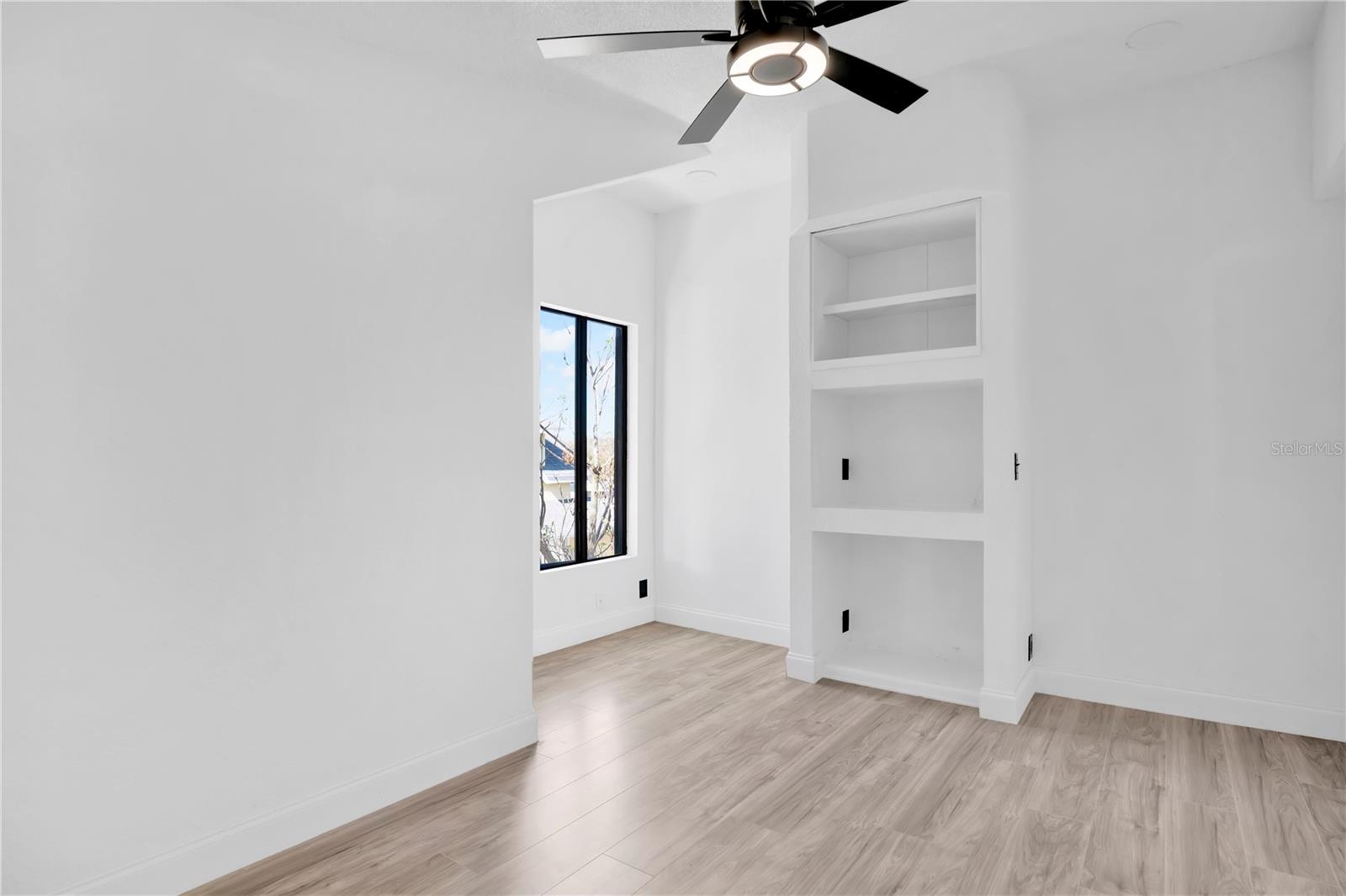 Image 20 of 29 For 207 Oleander Avenue