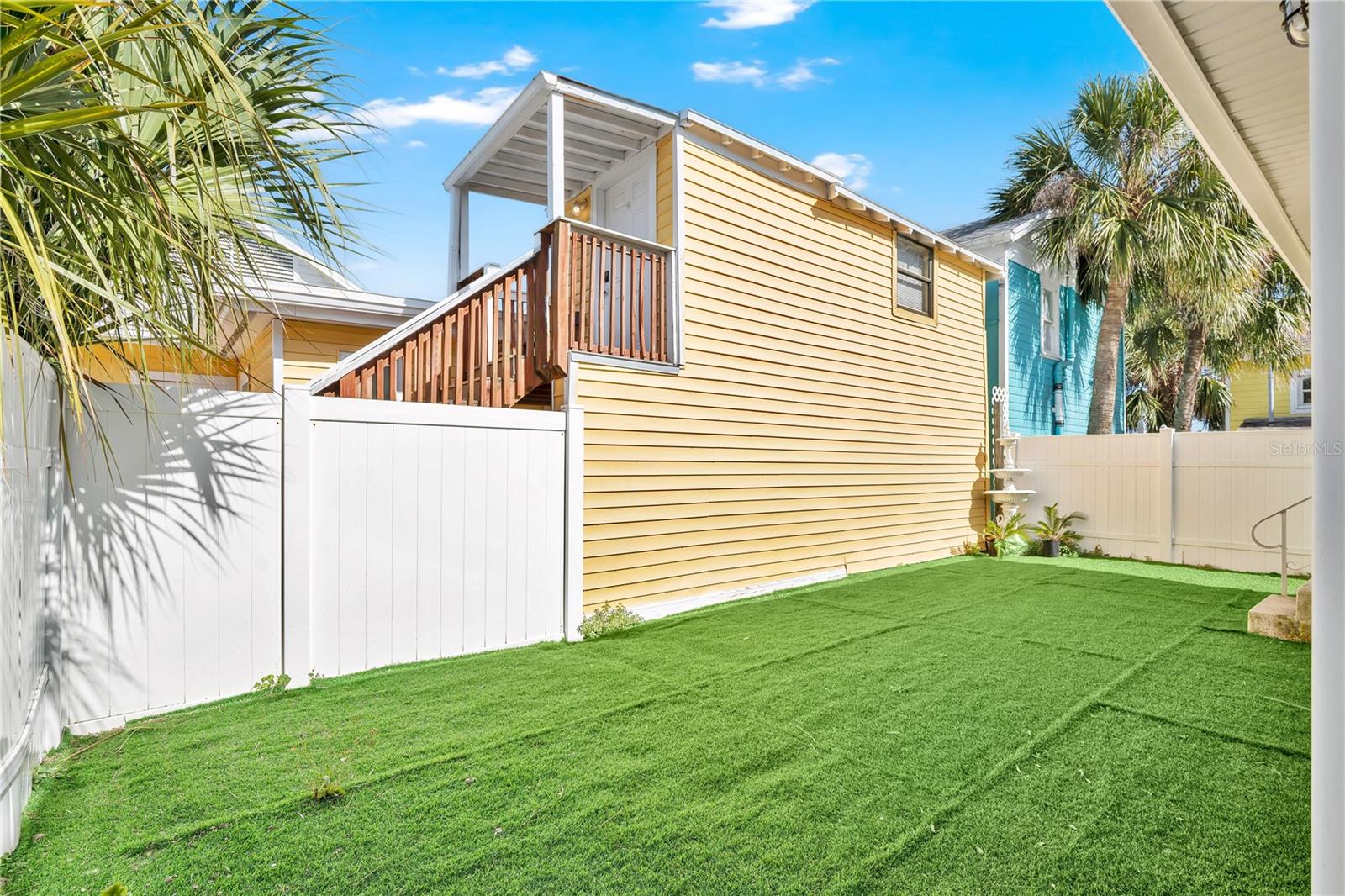 Image 25 of 29 For 207 Oleander Avenue