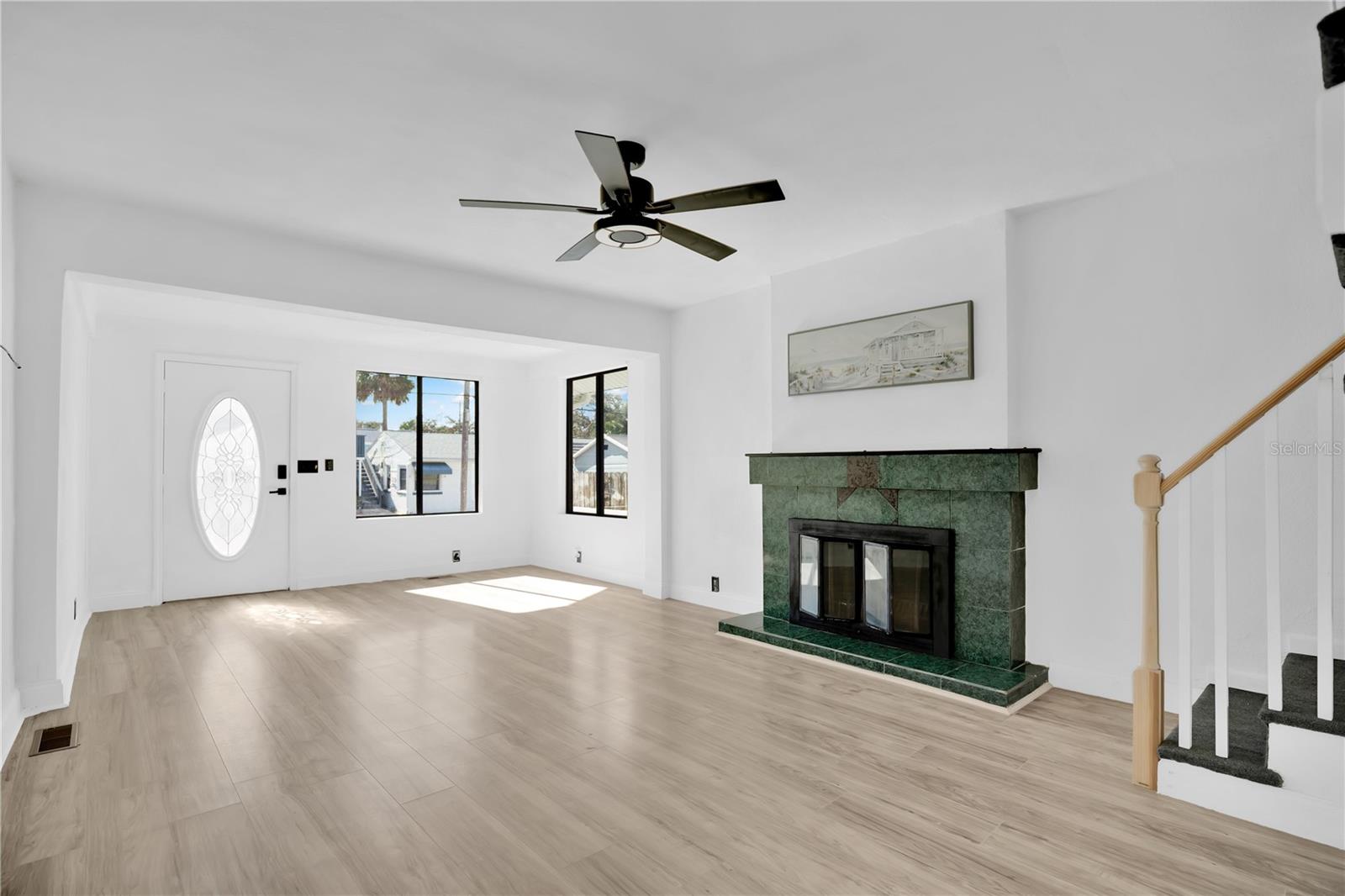 Image 3 of 29 For 207 Oleander Avenue